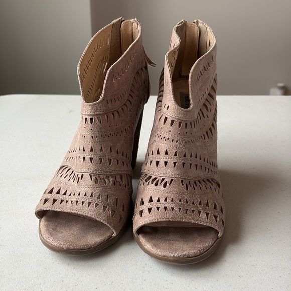 Not Rated Groove Thang Peep Toe Shoe Size 10 - Picture 7 of 9